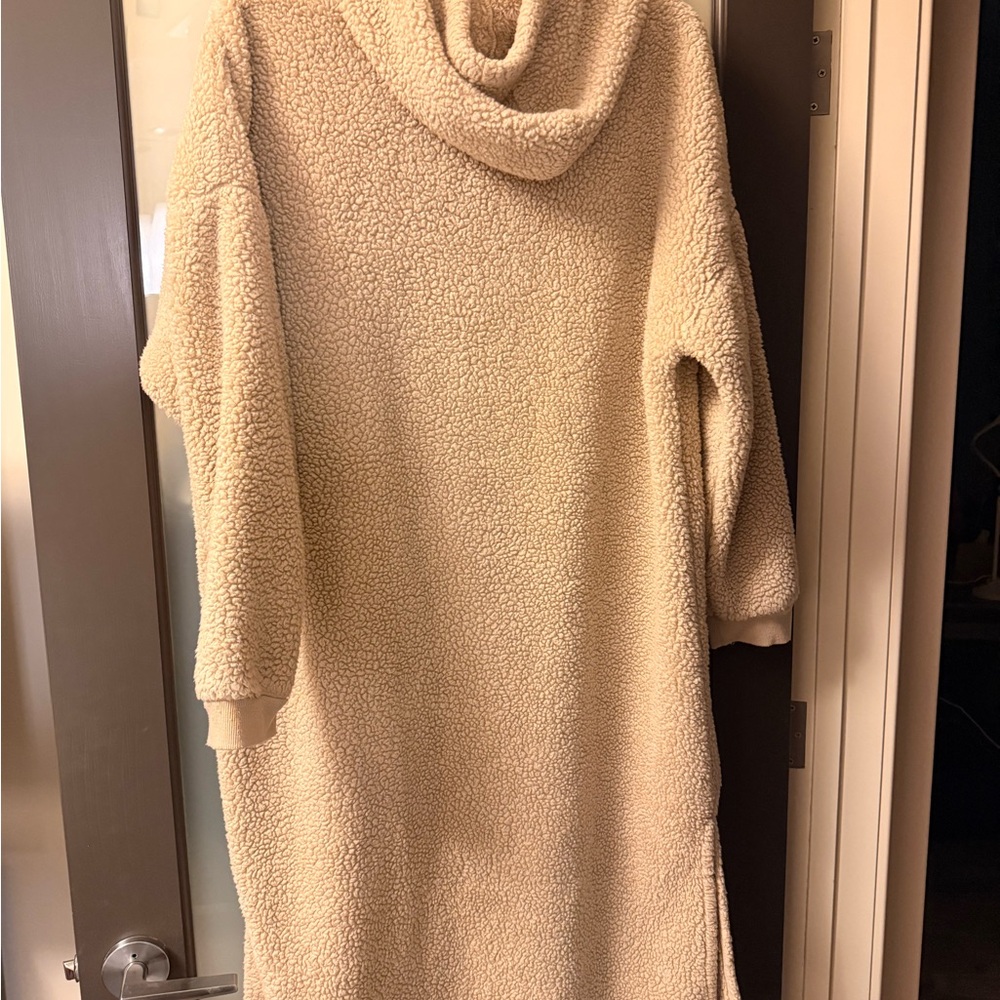 Simons Cozy Tan Hooded Robe - Picture 4 of 5